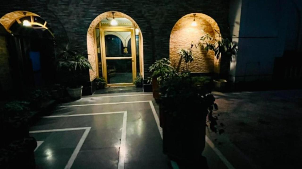 Hotel International Srinagar Exterior photo
