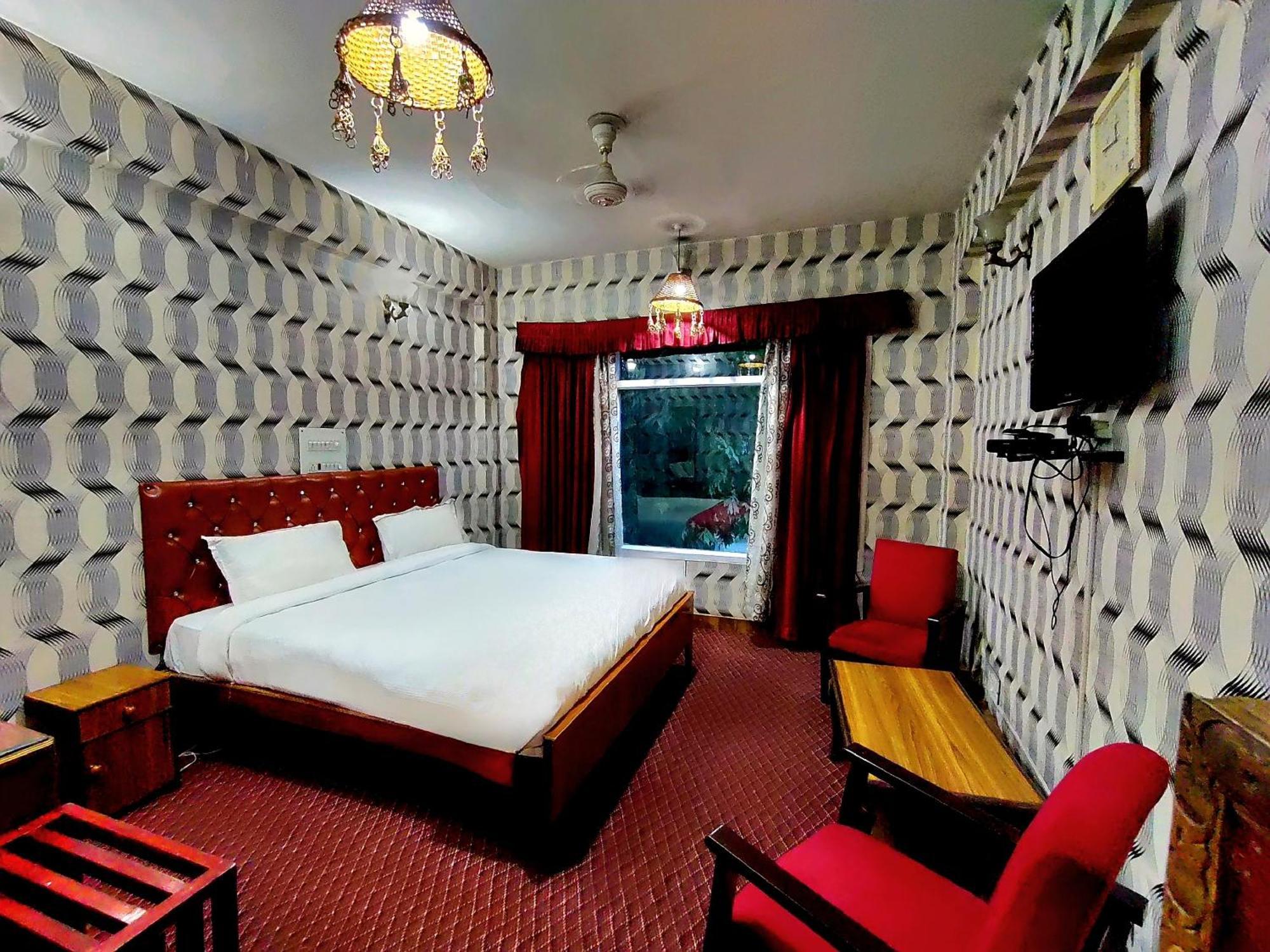Hotel International Srinagar Exterior photo