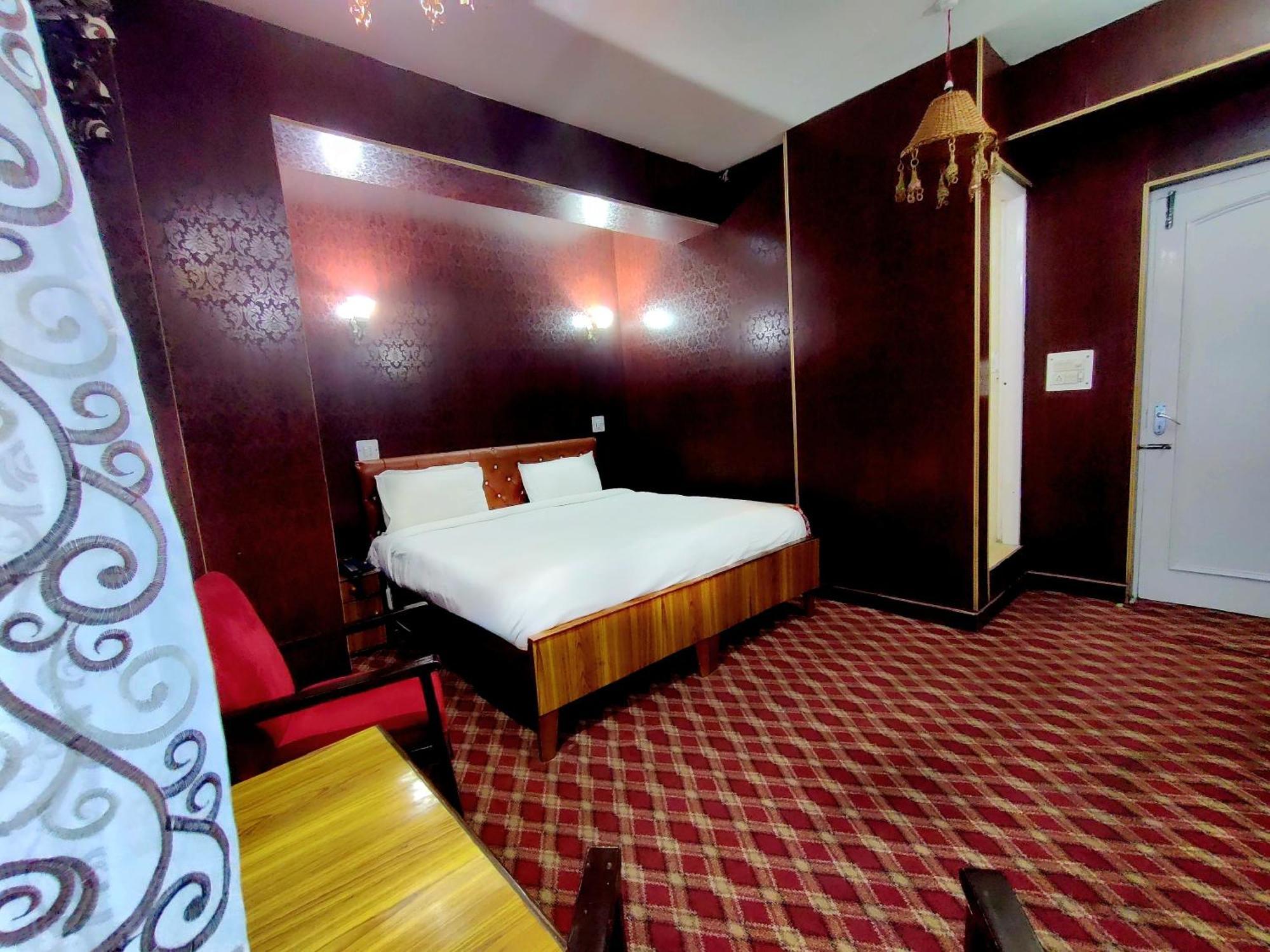 Hotel International Srinagar Exterior photo